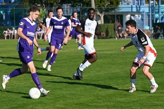 Aue-Trainer Härtel nach Testspiel-Niederlage: „Müssen dranbleiben, damit wir uns für all den Aufwand belohnen“ - Testspiel in der Türkei: FC Erzgebirge Aue (am Ball Pascal Fallmann) verlor nach Führung gegen den FC Aarau mit 1:2.