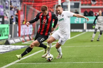 Aue-Verteidiger Vukancic nach Startelfcomeback: „Ich bin glücklich, dass ich wieder so fit geworden bin“ - Niko Vukancic im Zweikampf mit Ingolstadts Torjäger Sebastian Groenning Andersen.