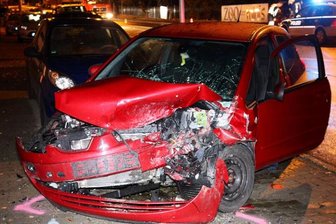 Aue: Zwei Menschen bei Unfall auf B 101 schwer verletzt -