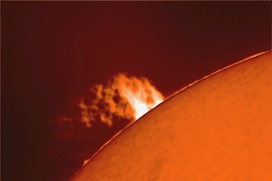 Auer Amateur-Fotograf gelingt spektakuläre Sonnen-Aufnahme - Sonne satt: Der Materieausbruch vom 5. Februar, kurz nach 11 Uhr. Tino Fanghänel war zur richtigen Zeit mit seinem Teleskop zur Stelle - und das Wetter spielte mit. 