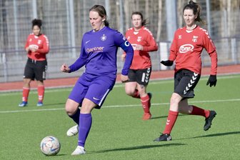 Auer Fußballerinnen schießen sich für den Rückrundenstart warm - Michelle Albrecht (l.) traf zweimal für die Veilchen.
