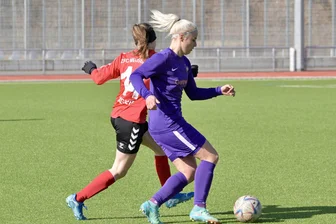Auer Fußballerinnen verpassen Sieg beim Spitzenreiter - Veronika Remenova, hier im Testspiel gegen Meuselwitz, brachte die Veilchen in Leipzig in Führung.