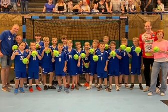 Auer Handball-Profi macht sich für den Nachwuchs stark - Über spezielle Softbälle freuen sich die Nachwuchshandballer der SG Nickelhütte Aue.