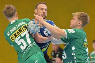 Auer Handballer holen sich an der Ostsee den letzten Schliff für den Saisonstart - Rückkehrer Kevin Roch (M.) und der EHV Aue machen sich im Trainingslager an der Ostsee für den Saisonstart fit.