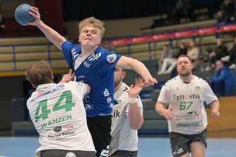 Auer Handballer lösen sich vom letzten Platz – aber ohne Zitterpartie geht es noch nicht - Anton Briest gehört zu den jüngsten Spielern im Auer Juniorteam, zerrt aber in jeder Partie mächtig an den Ketten. Gegen Oebisfelde gelangen ihm sieben Tore.