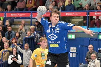 Auer Handballer vor dickem Brocken: In Würzburg geht es um viel - Die Auer Handballer um Robin Pfeil reisen am Sonnabend nach Würzburg. Gegen die Wölfe soll der nächste Auswärtssieg her.