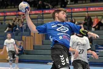 Auer Juniorteam überzeugt seinen Trainer - Schneebergs Frauen melden sich im oberen Drittel zurück - Wie seine Mitspieler erfüllte auch Gregor Hofmann vom Auer Juniorteam am Sonntag die Erwartungen des Trainers. Der Kreisläufer verwandelte gegen Delitzsch II unter anderem fünf von fünf Siebenmetern.