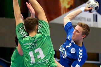 Auer kriegen die Kurve - Rückraumspieler Nico Planken steuerte zum Heimsieg der Auer A-Jugend gegen Hildesheim fünf Tore bei. 