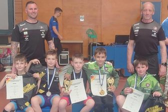 Auer Mattenfüchse sichern sich in Berlin zweimal Gold - In Berlin holten die Ringer der Jugend D und C vom FC Erzgebirge Aue zwei Goldmedaillen.