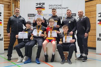 Auer Nachwuchsringer sammeln Edelmetall bei Deutscher Meisterschaft - Die erfolgreiche Delegation des FC Erzgebirge Aue: Bei der deutschen Meisterschaft der Klassiker in der U 14 holten die Veilchen drei Medaillen. Darunter einen Titel.