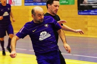 Auer Oldies sahnen doppelt ab - Ex-Veilchen Khvicha Shubitidze von Turniersieger FC Erzgebirge Aue ist in Borna zum besten Spieler gekürt worden.