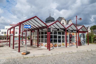 Auer Postplatz: Darum hat der Döner-Imbiss aktuell geschlossen - Am Postplatz in Aue hat der Imbiss „Mister Döner“ derzeit geschlossen.