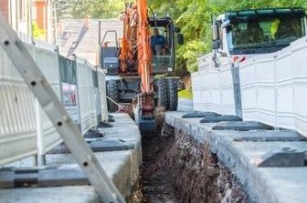 Auer Straße noch einen Monat dicht - Baustelle auf der Auer Straße in Schneeberg.