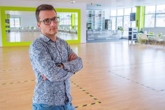 Auer Tanzschule kämpft wegen Teil-Lockdown ums Überleben - Schwere Zeiten auch für die Tanzschule Zweitakt Aue. Nach dem erneuten Teil-Lockdown muss Inhaber Hendrik Vogel für seinen Lebenstraum kämpfen.