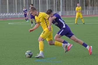 Auer U-19-Kicker beeindrucken Marienberg mit ihrem One-Touch-Fußball - Marienbergs Nummer 8, Florian Martin, gehört zu den Motor-Kickern, die eine Auer Vergangenheit haben.