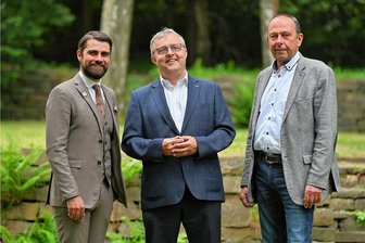 Auer Unternehmer als IHK-Präsident im Erzgebirgskreis wiedergewählt - Präsident Gert Bauer (Mitte) und die beiden Vizepräsidenten Max Jankowsky (l.) und Roland Richter (r.). Ricarda Lorenz, ebenfalls Vize der Regionalversammlung Erzgebirge, fehlt auf dem Bild. 