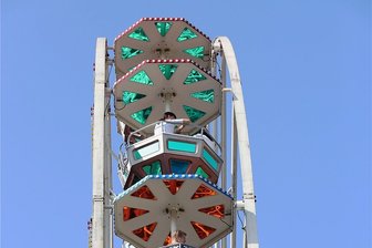 Auer Zentrum zum Sachsentag gesperrt - Einen Rummel mit Riesenrad gibt es beim Wellner-Bau.