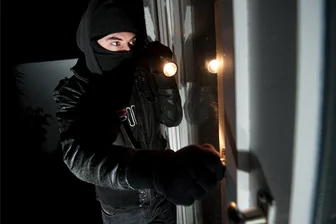 Auerbach: Einbruch in ein Einfamilienhaus - Einbrecher waren auf Beutezug in einem Auerbacher Einfamilienhaus.