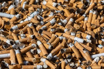 Auerbach plant Aktion zum Saubermachen der Innenstadt: Jeder Helfer zählt - Am Samstag sollen in Auerbach Zigarettenkippen gesammelt werden. Die Ausrüstung stellt die Stadtverwaltung.
