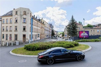 Auerbach plant Blickfang für den Kaiserstraßen-Kreisel - Der Kreisel am ehemaligen Bahnhofshotel soll künstlerisch aufgewertet werden.