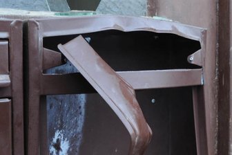 Auerbach: Pyrotechnik verursacht offenbar Schäden an Haus - Immer wieder werden Briefkästen zerstört.