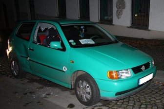 Auerbach: Serie der Autoaufbrüche geht weiter - Bei einem in der Falkensteiner Straße geparkten VW Polo schlugen die Diebe am Montagabend zu.