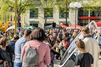Auerbach speckt Einkaufssonntage ab - Woolworth und Co. durften zum Familientag am 7. Mai nicht öffnen. Wie es im kommenden Jahr aussieht, ist noch offen.