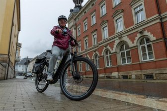 Auerbach sucht Radler: Drei Wochen lang sollen sie alles geben - Kerstin Petzoldt ist als Mitarbeiterin im Bauamt auch für den Bau von Radwegen zuständig. Für sie ist es quasi Ehrensache, beim Projekt „Stadtradeln“ mitzumachen.