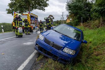 Auerbach: Unfall bei Vogelsgrün - Unfall auf der S 278 bei Vogelsgrün am Sonntag. Die Fahrerin des Autos wurde ins Krankenhaus gebracht.