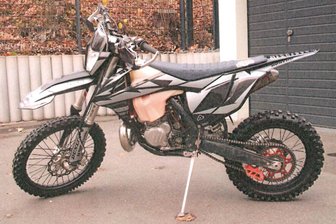 Auerbacher gefasst: Verdacht auf Unterschlagung von Motorrädern - Ein Auerbacher soll mehrere Motorräder entwendet haben, darunter diese Cross-Maschine.