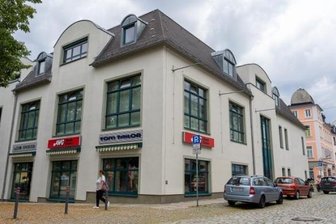 Auerbacher Kaufhaus: Leerstand abgewendet - Seit 2004 betrieb AWG sein Modecenter am Neumarkt. Nun zieht Woolworth ein.