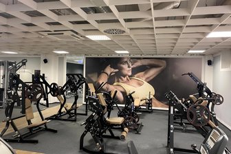 Auerbacher Leerstandstrauma endet: Fitnessgeräte ziehen in Ex-Supermarkt ein - In Schwedt hat der Fitnessclub „FitINN“ vor nicht allzu langer Zeit ein Studio (Foto) eingerichtet. Nun expandiert das Unternehmen und eröffnet ein Studio in Auerbach. Das ist der zweite Standort in Sachsen.