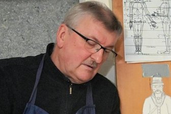 Auerbacher: "Schwarzes Blech" passt nicht - Aktuell arbeitet Bernd Roscher unter anderem an einem Bergmann.