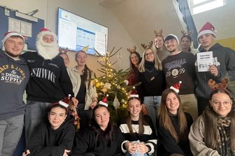 Auerbacher Weihnachtsmarkt: Warum Zuschauer mitsingen sollen - Am Freitag werden die Schülerinnen und Schüler auf dem Weihnachtsmarkt singen.