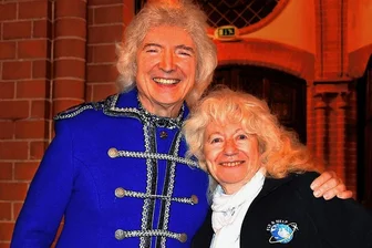 Auerswalderin geht mit Peter Orloff von Konzert zu Konzert - Waltraud Raubold mit Peter Orloff, dessen Konzerte in der Region die Auerswalderin stets besucht.