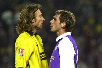Aues Kantersieg in Dresden: Tomasz Kos‘ besondere Erinnerungen an das Sachsenderby gegen Dynamo - Tomasz Kos (rechts) traf mehrmals auf Dresdens Joshua Kennedy. Freunde wurden sie nie.