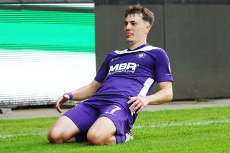 Aues Torschütze gegen Dortmund: Wenn die Stars von der Playstation plötzlich Gegner auf dem Platz sind - Sean Seitz jubelt über seinen Treffer zum 1:1-Ausgleich.