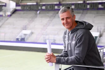 Aues Wunschkandidat Jens Härtel liefert einen Vorgeschmack: „Können aggressiver gegen den Ball spielen“ - Jens Härtel wurde am Donnerstagvormittag offiziell als neuer Cheftrainer des FCE vorgestellt.