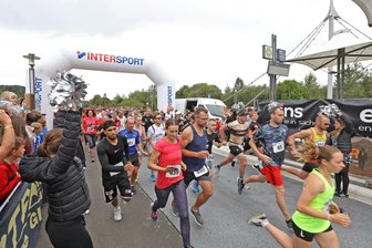 Auf Anhieb 450 Teilnehmer in Wilkau-Haßlau: Was für eine Premiere für den Wiha-Dukt-Lauf - Beim Jedermann- und Firmenlauf über fünf Kilometer gab es mit gut 200 Teilnehmern das größte Starterfeld.