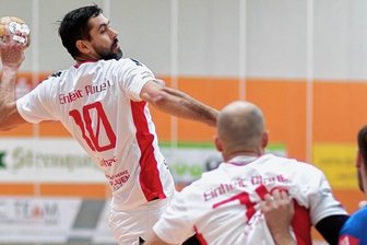 Auf Augenhöhe mit dem Favoriten - Petr Linhart schoss gegen Delitzsch zehn Tore. Damit war er der beste Werfer des HC Einheit Plauen am Samstag.