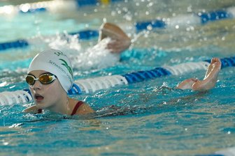 Auf das Seepferdchen folgen die Medaillen: Peniger Schwimmerin startet bereits im jungen Alter international durch - Antonia Kühn im Training.
