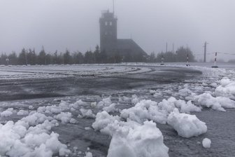 Auf dem Fichtelberg hat es geschneit -