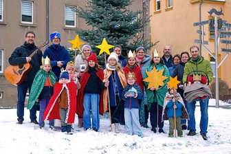 Auf dem Hohensteiner Altmarkt sind nicht nur die Sternsinger zu Gast - Die Sternsinger waren kürzlich auch in Wüstenbrand unterwegs, wo sie gesungen und Spenden gesammelt haben.