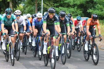 Auf dem Nürburgring: Chemnitzer Radsportler fährt zu Bundesliga-Rennen in die Eifel - Lennart Lein vom RSV Chemnitz (vorn, Mitte) fuhr zuletzt bei der Oder-Rundfahrt.