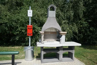 Auf dem Spielplatz in Glauchau-Voigtlaide kann wieder gegrillt werden - Auf dem Spielplatz Voigtlaide gibt es einen neuen Grillkamin.