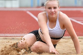 Auf dem Sprung in die USA - Aktuell trainiert die Glauchauer Leichtathletin Luise Hammer noch hauptsächlich auf den Anlagen des TVL Freiberg. Ab September absolviert sie ihre Übungen in den USA. 
