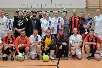 Auf dem Weg zum halben Jahrhundert - Geburtstagsturnier unter Freunden: Mit Freizeitkickern aus Schneeberg und Annaberg haben die Fußballer des ESV 90 Eibenstock das 45-jährige Vereinsbestehen gefeiert. 