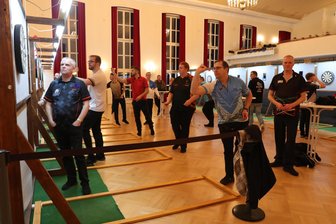 Auf dem Weg zur Darts-Hochburg: 500 Spieler im Erzgebirge erwartet - In der Oelsnitzer Stadthalle ist auch an diesem Wochenende wieder mit regem Darts-Betrieb zu rechnen.
