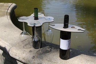 Auf dem Weinfest in Augustusburg gibt es diese praktische Neuerung - Auf dem Weinfest in Augustusburg gibt es am Wochenende neue Weinhalterungen.