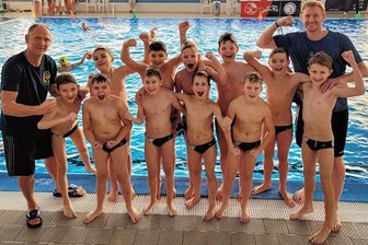 Auf den Spuren des Erstligateams - Die U-12-Wasserballer des SVV Plauen haben sich beim internationalen Turnier in Prag den 3. Platz gesichert.